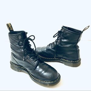 Dr. Marten’s Black HiTop Lace Up Boots AW004 Bouncing Soles Size 9L